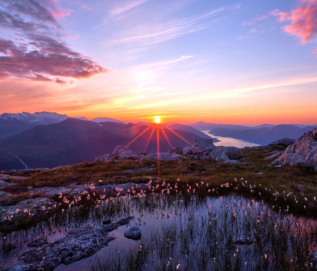 Sfondi Sunset In The Mountains 1200x1024