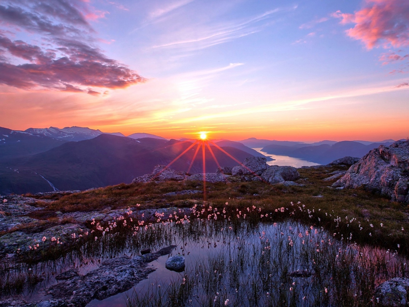 Sfondi Sunset In The Mountains 1400x1050