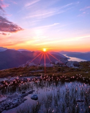 Das Sunset In The Mountains Wallpaper 176x220