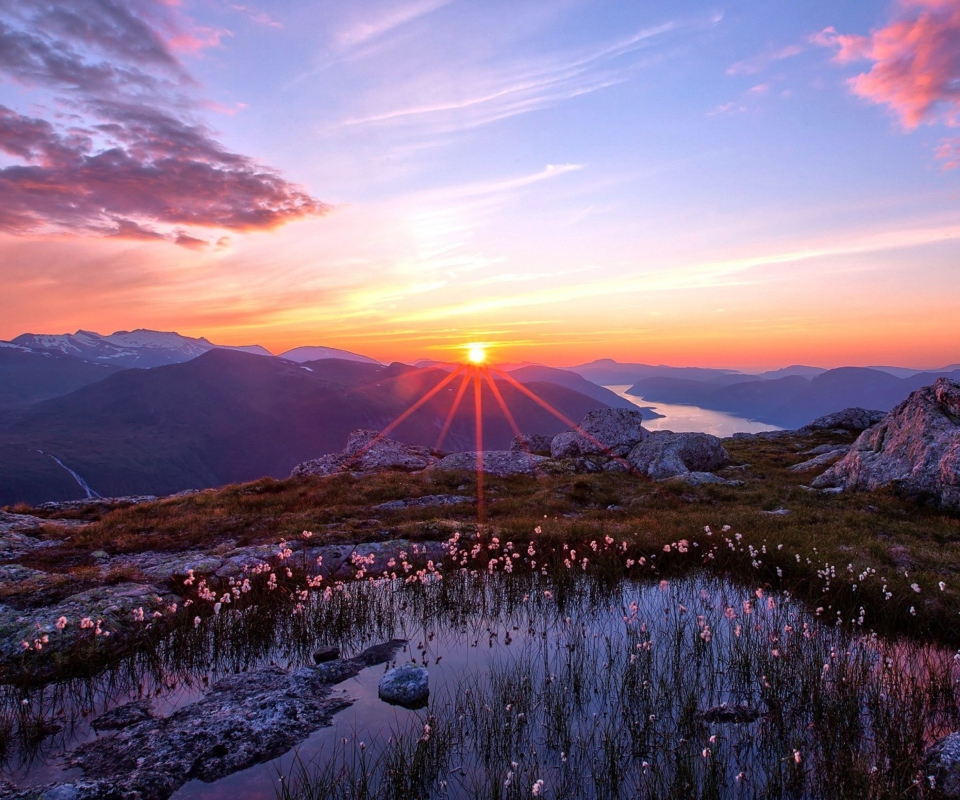 Sunset In The Mountains wallpaper 960x800