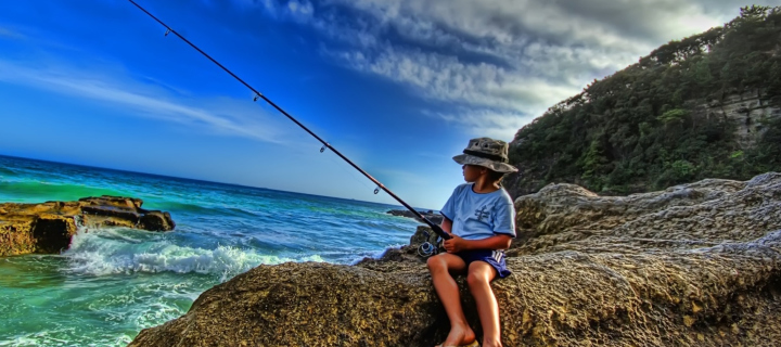 Das Young Boy Fishing Wallpaper 720x320