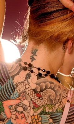 Das Colourful Tattoos Wallpaper 240x400
