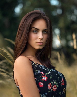 HD Brunette Girl Picture for 240x320