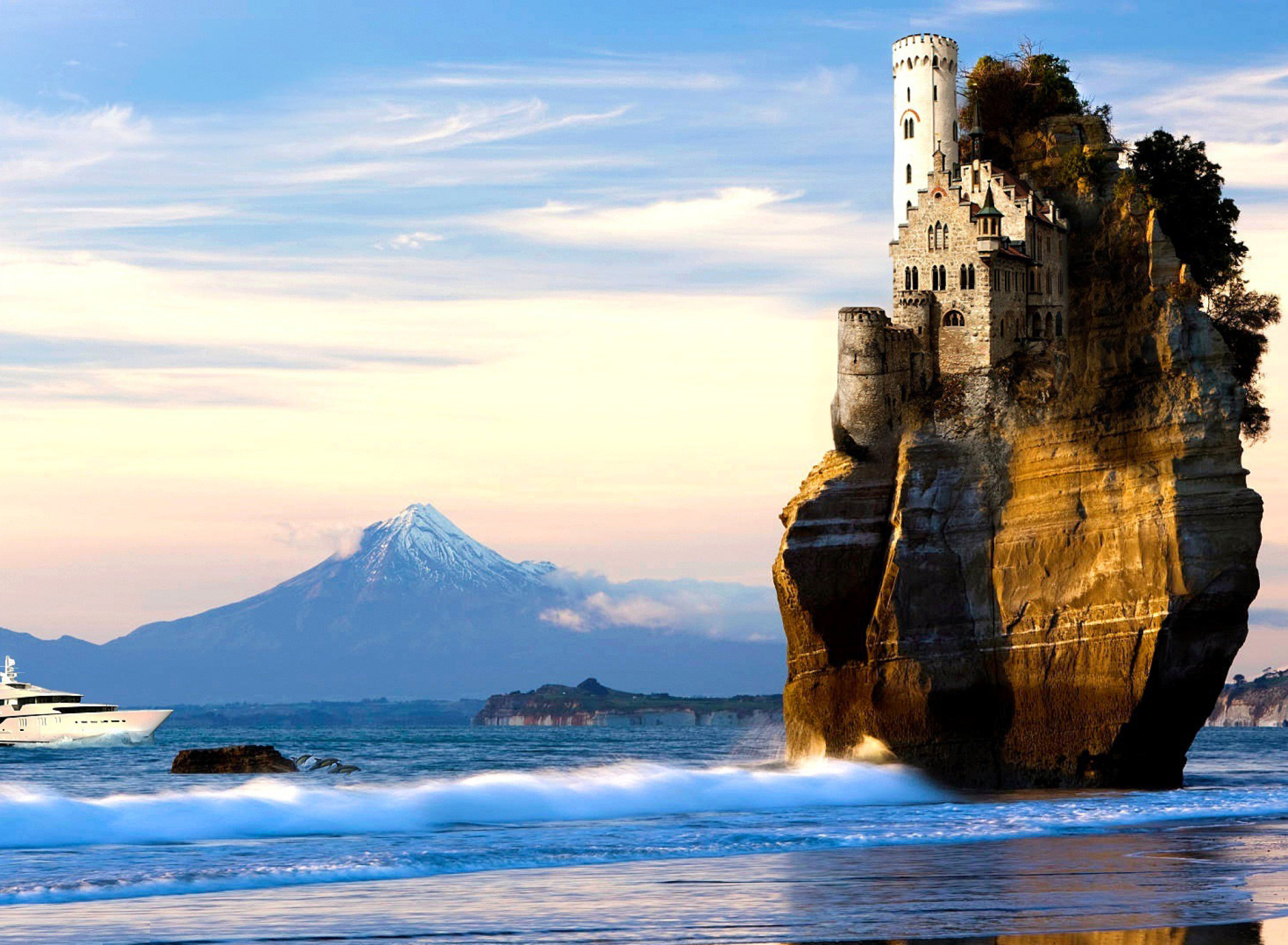 Sfondi Yacht and Castle in Sea 1920x1408