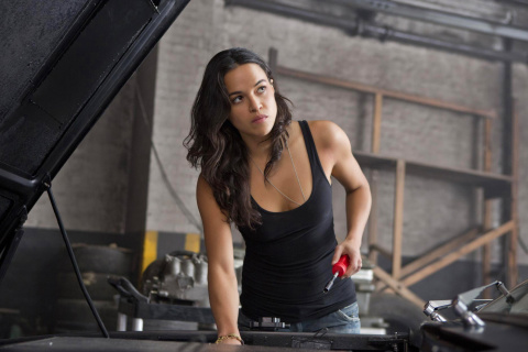 Das Fast and Furious 6 Letty Ortiz Wallpaper 480x320