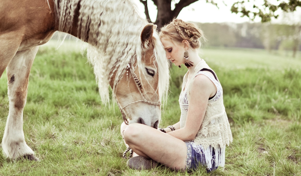 Blonde Girl And Her Horse wallpaper 1024x600