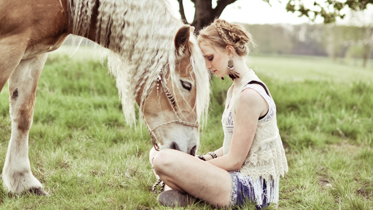 Das Blonde Girl And Her Horse Wallpaper 1280x720