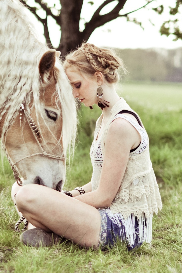 Das Blonde Girl And Her Horse Wallpaper 640x960
