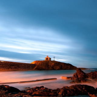 Sea and Church sfondi gratuiti per 2048x2048