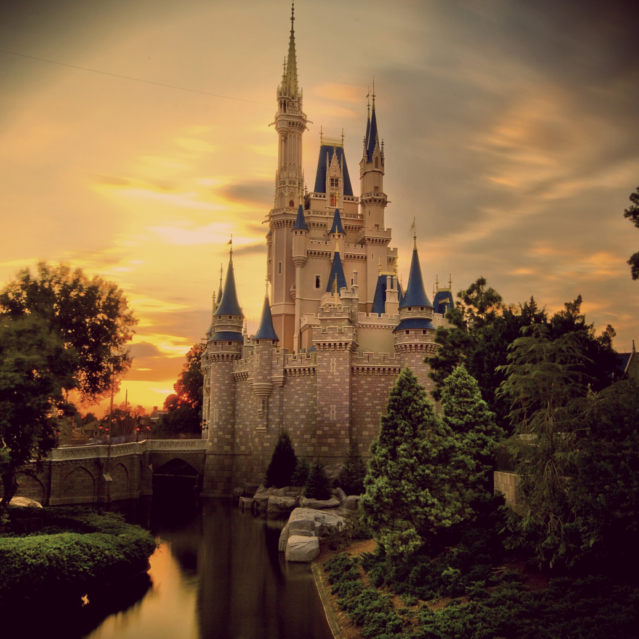 Das Vintage Castle Wallpaper 2048x2048