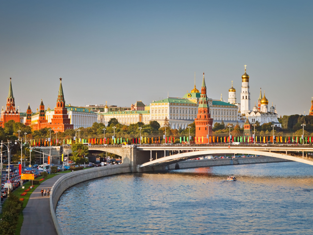 Das Moscow And Moskva River Wallpaper 1024x768