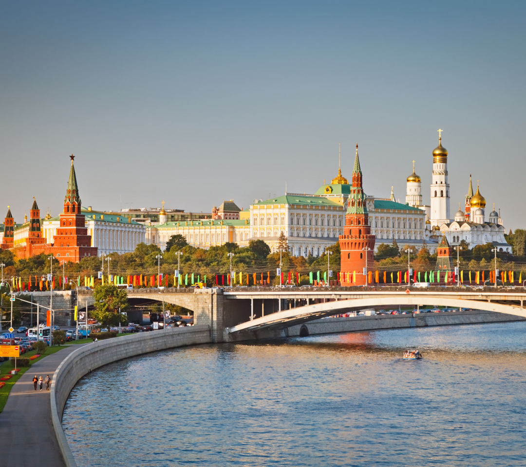 Fondo de pantalla Moscow And Moskva River 1080x960
