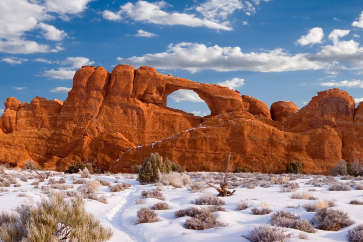 Das Red Canyon And Snow Wallpaper