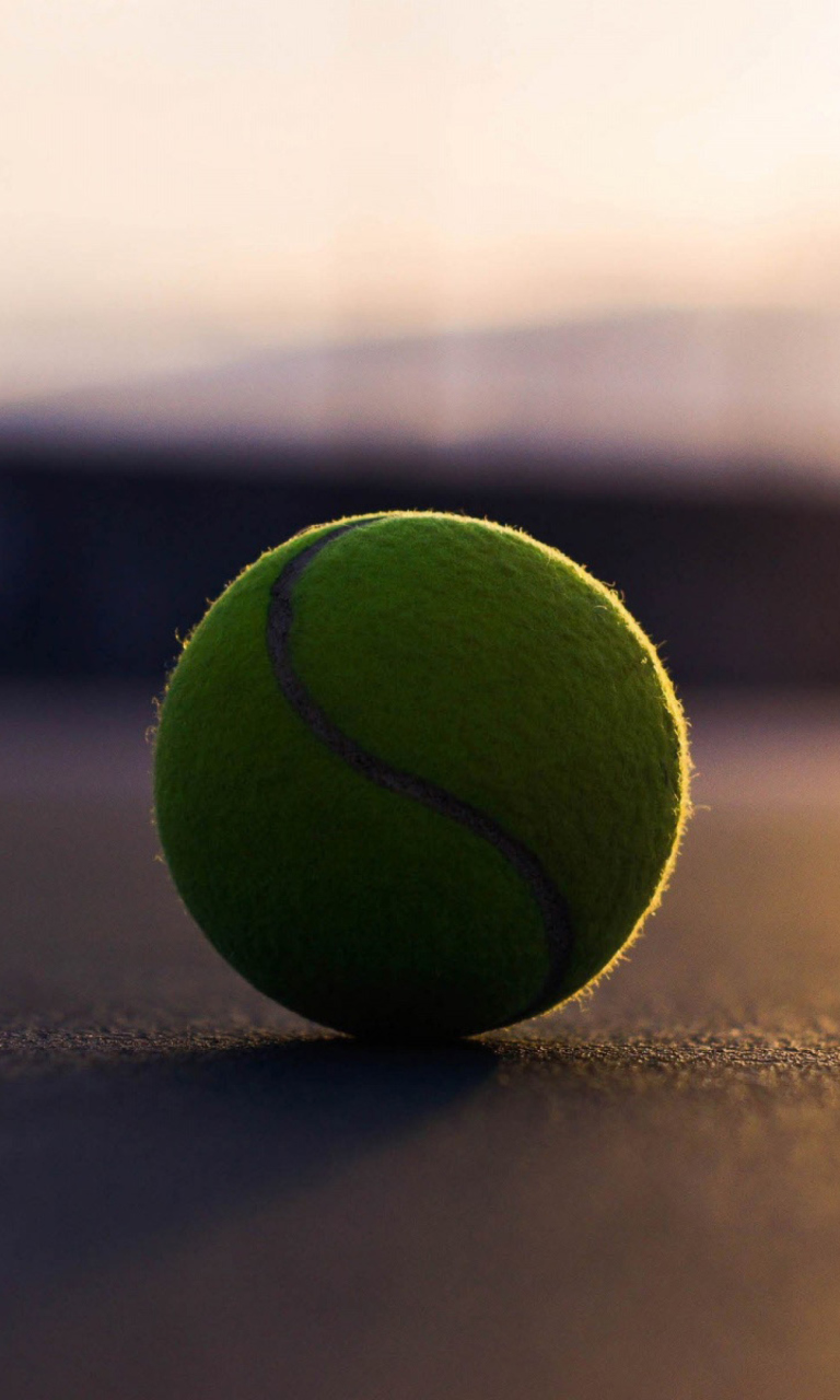 Das Tennis Ball Wallpaper 768x1280