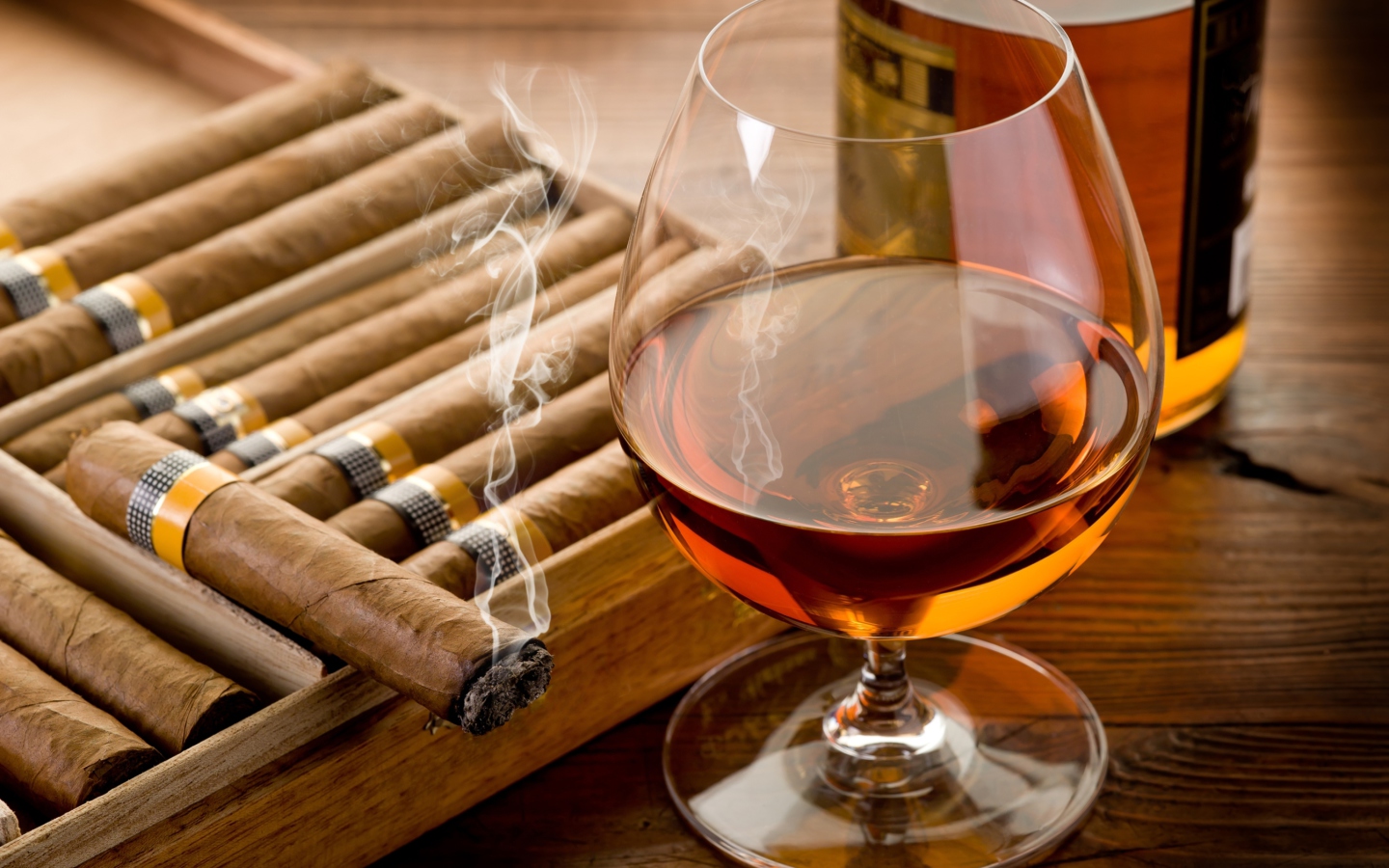 Screenshot №1 pro téma Cognac vs Cigars 1440x900