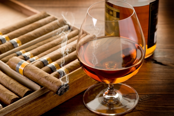 Обои Cognac vs Cigars
