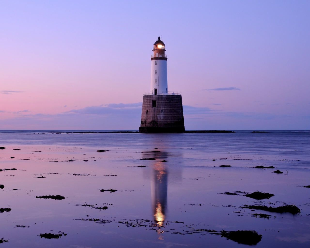 Screenshot №1 pro téma Lighthouse In Scotland 1280x1024