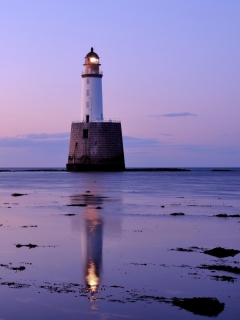 Lighthouse In Scotland screenshot #1 240x320