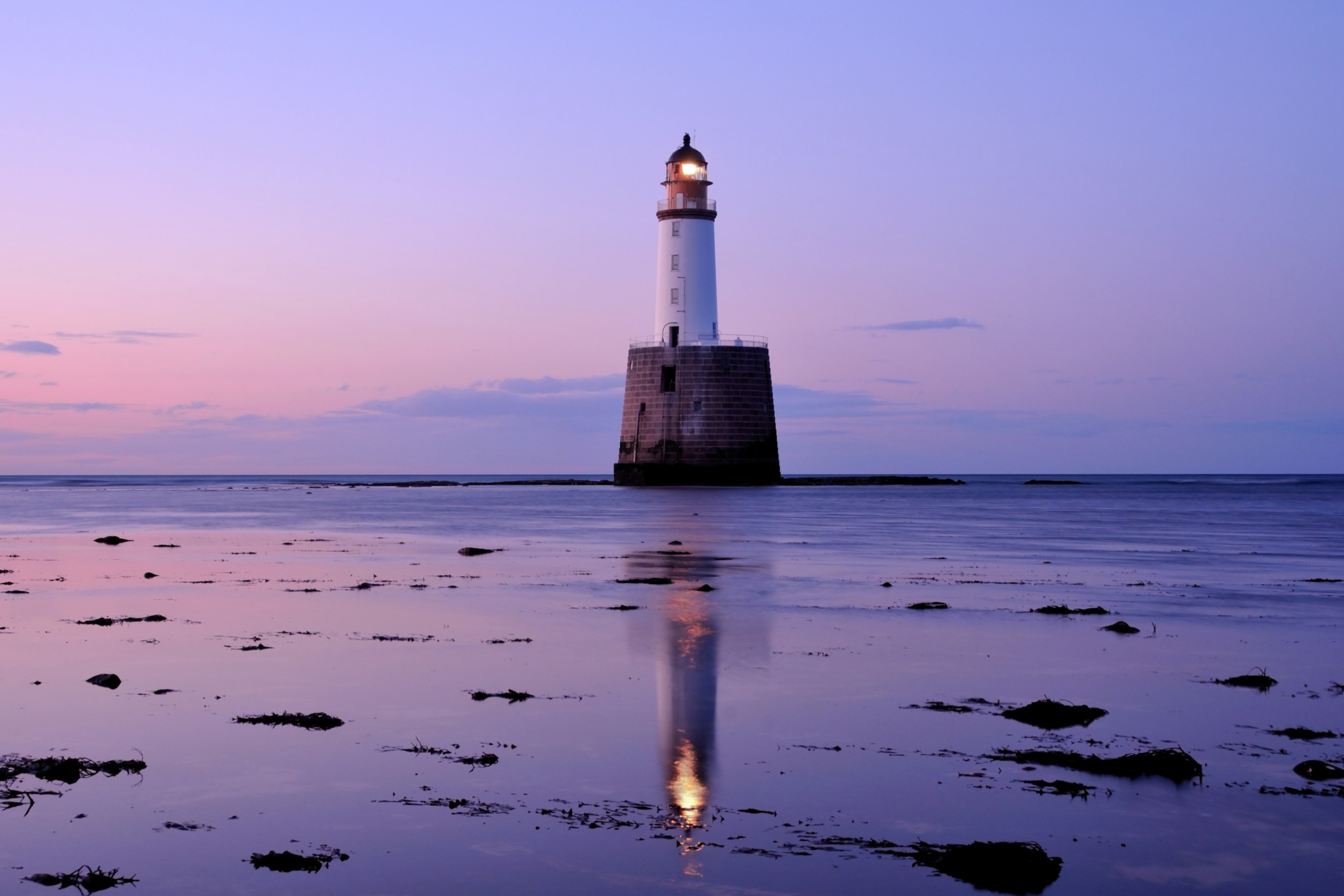 Lighthouse In Scotland wallpaper 2880x1920