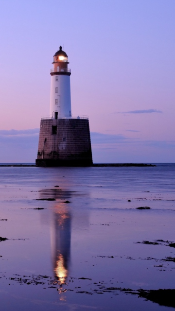Das Lighthouse In Scotland Wallpaper 360x640