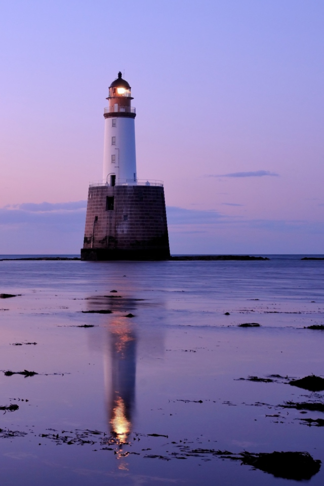 Lighthouse In Scotland wallpaper 640x960