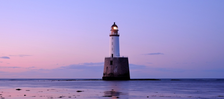 Das Lighthouse In Scotland Wallpaper 720x320