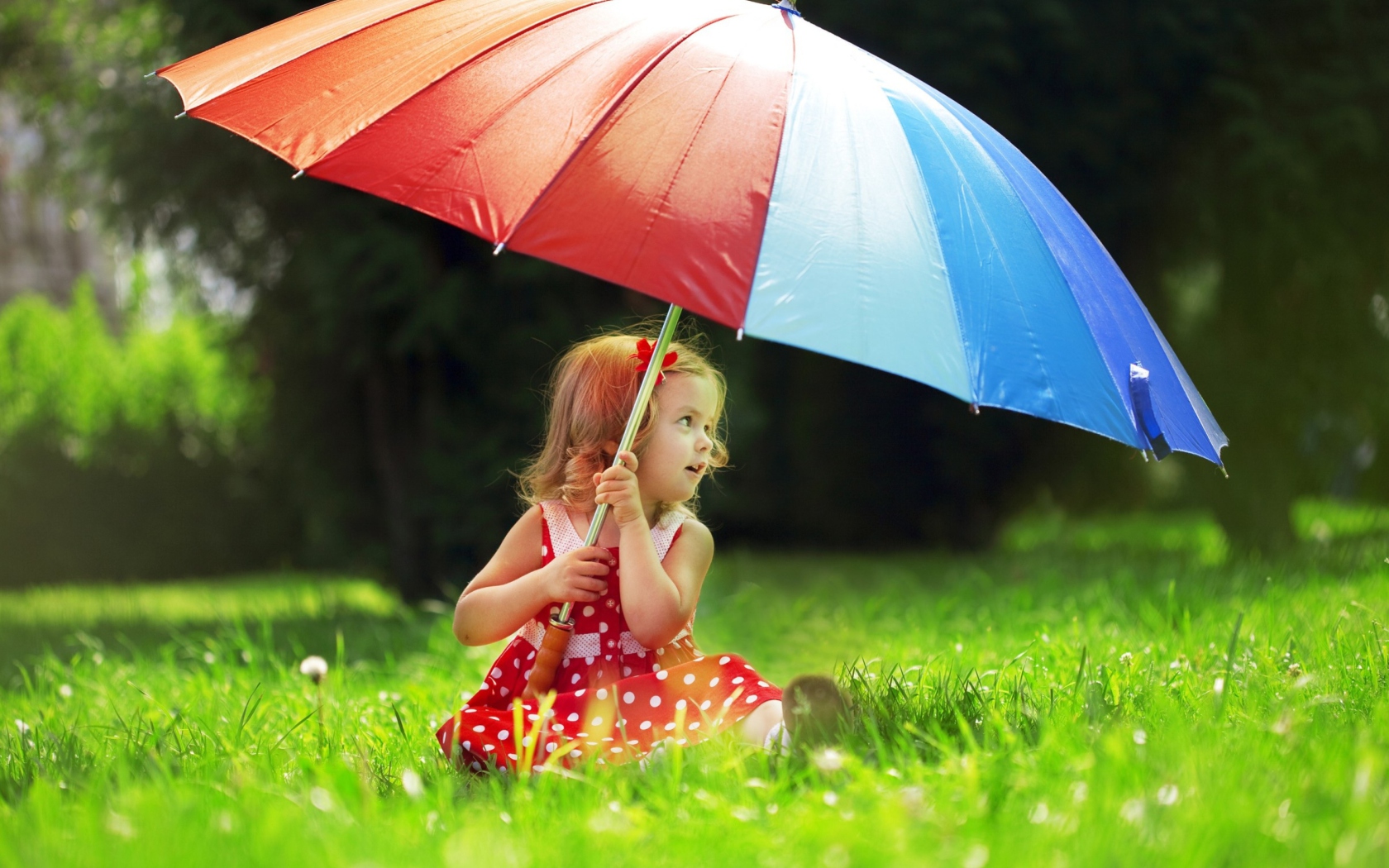Little Girl With Big Rainbow Umbrella wallpaper 1680x1050
