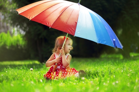 Das Little Girl With Big Rainbow Umbrella Wallpaper 480x320