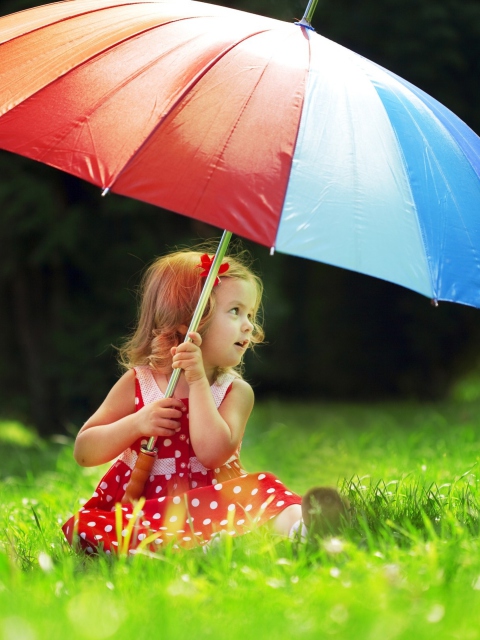 Das Little Girl With Big Rainbow Umbrella Wallpaper 480x640