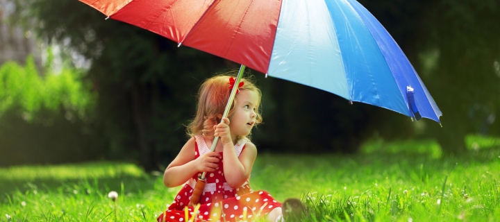 Little Girl With Big Rainbow Umbrella wallpaper 720x320