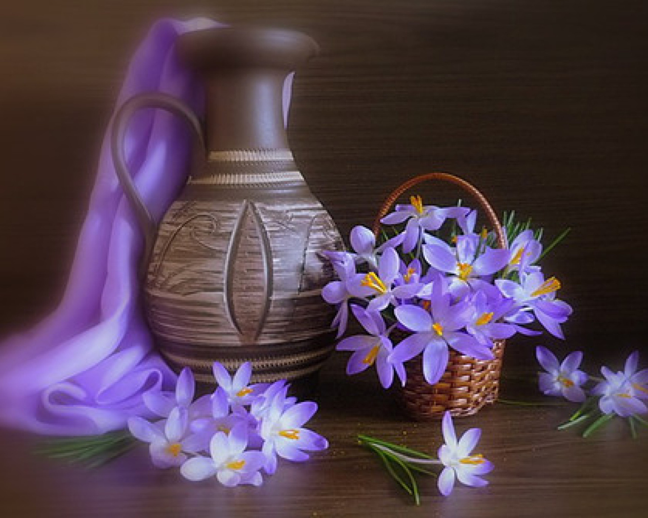Fondo de pantalla Vase And Purple Flowers 1280x1024