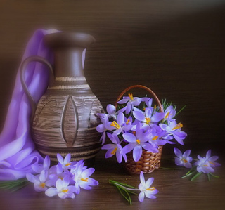 Kostenloses Vase And Purple Flowers Wallpaper für iPad