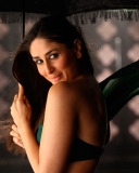 Sfondi Kareena Kapoor 128x160