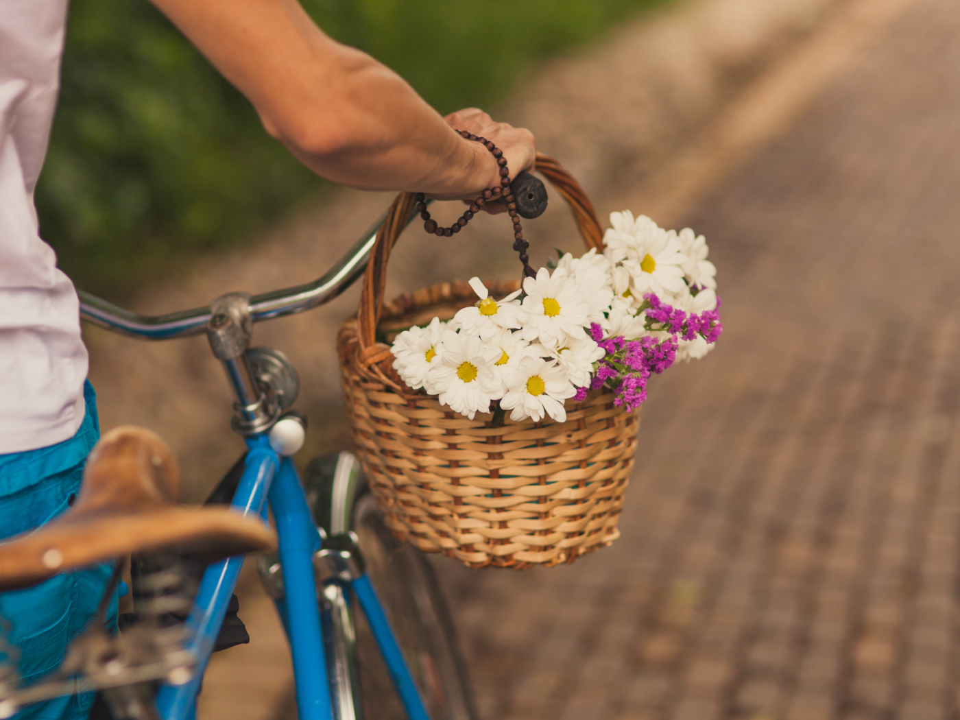 Das Flowers In Bicycle Basket Wallpaper 1400x1050