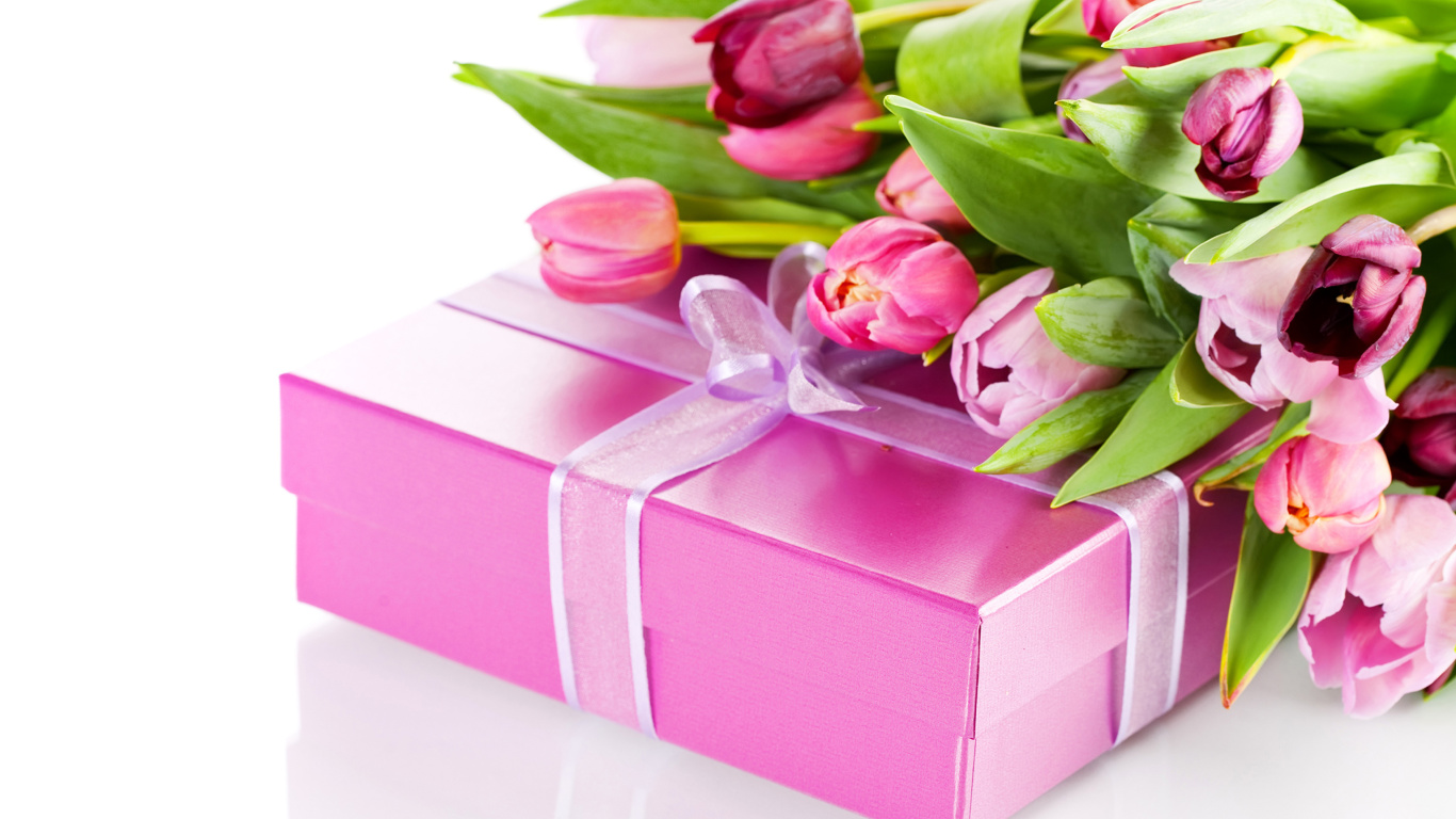 Обои Pink Tulips and Gift 1366x768
