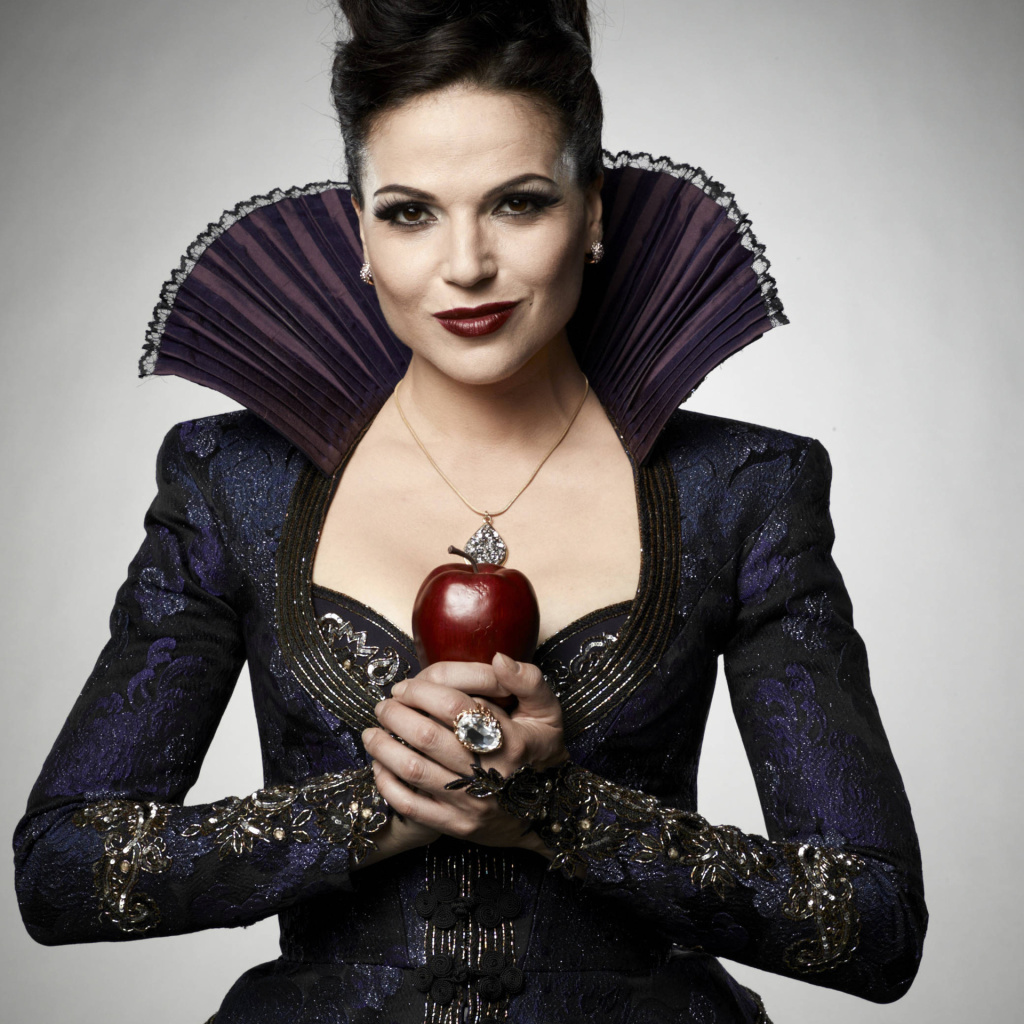 Обои Evil Queen by Lana Parrilla 1024x1024