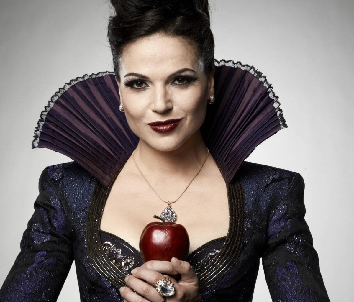 Обои Evil Queen by Lana Parrilla 1200x1024