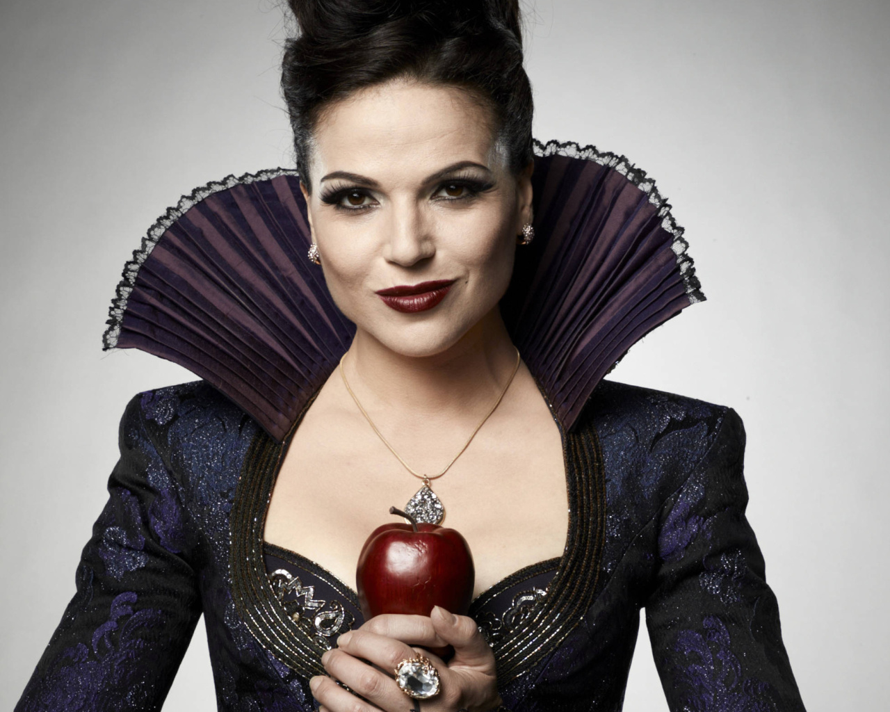 Fondo de pantalla Evil Queen by Lana Parrilla 1280x1024