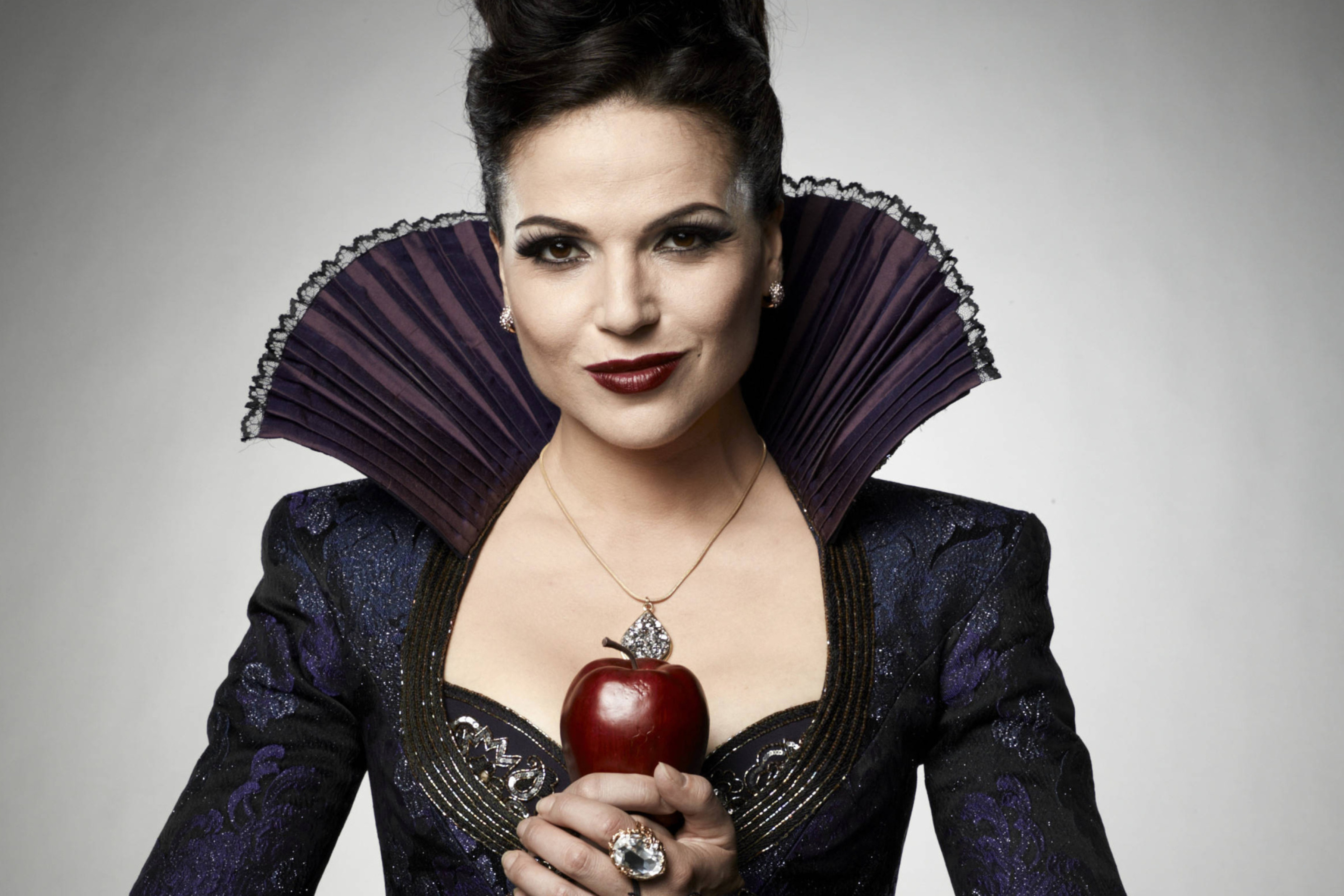 Sfondi Evil Queen by Lana Parrilla 2880x1920