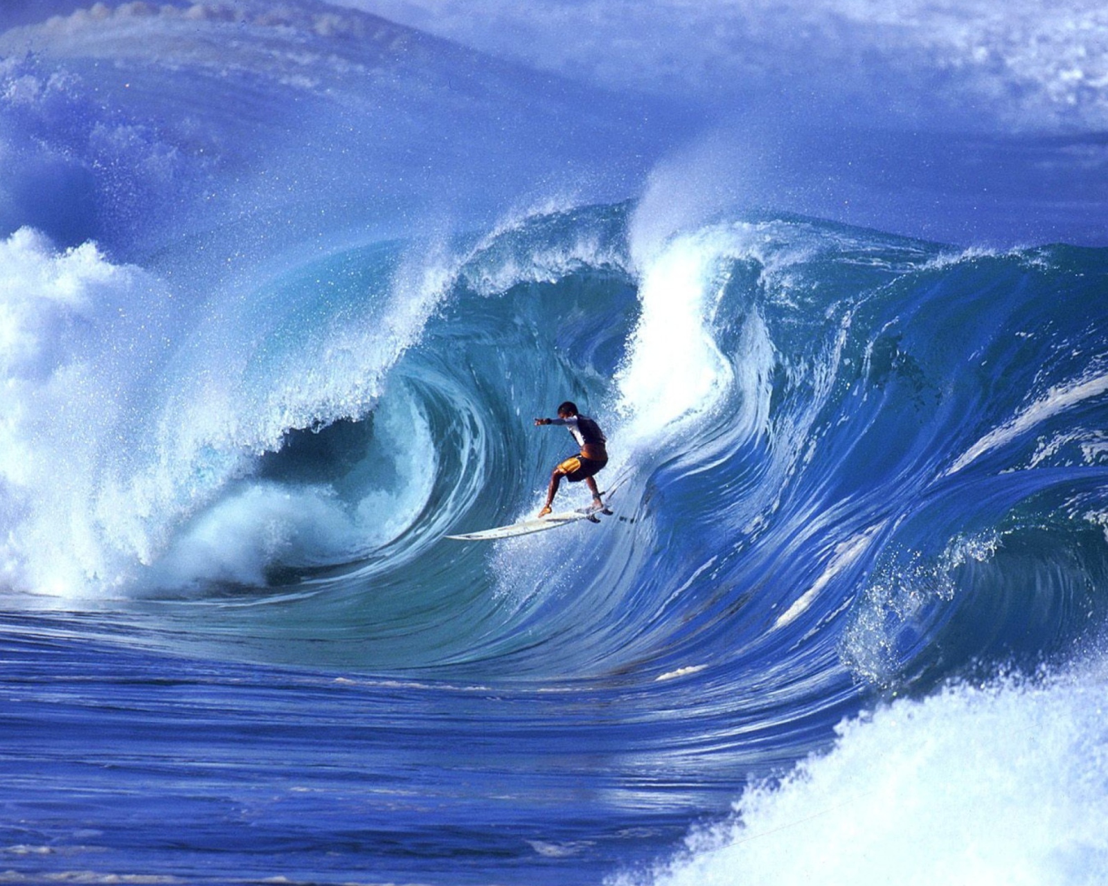Water Waves Surfing wallpaper 1600x1280