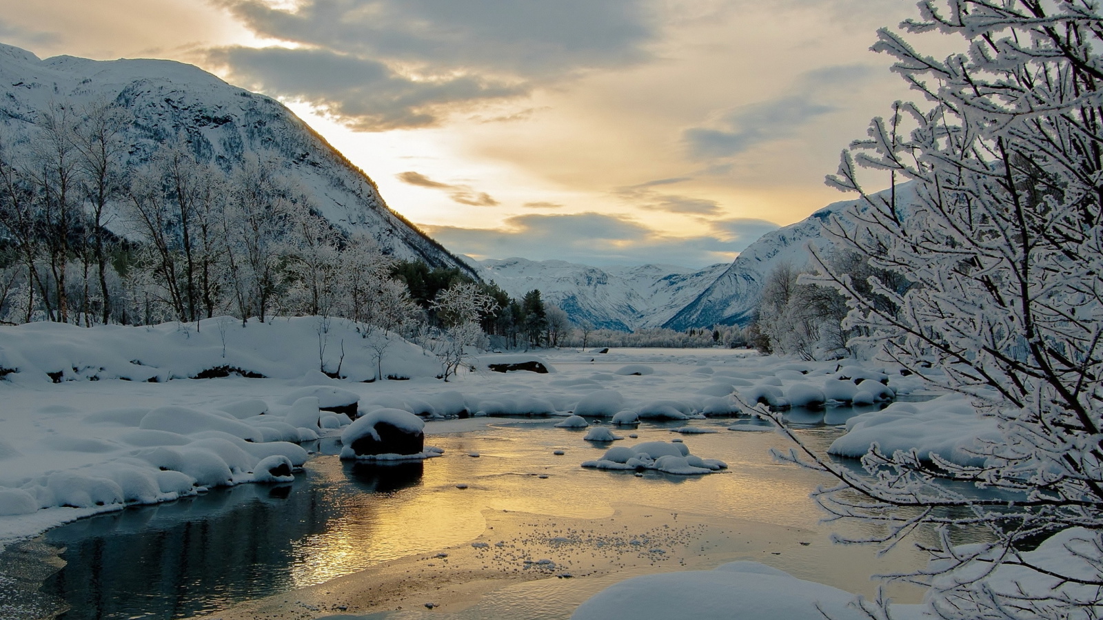 Sfondi Winter Outdoor Image 1600x900