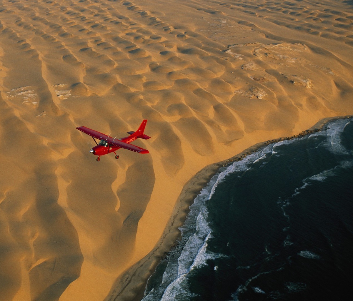 Fondo de pantalla Airplane Above Desert 1200x1024