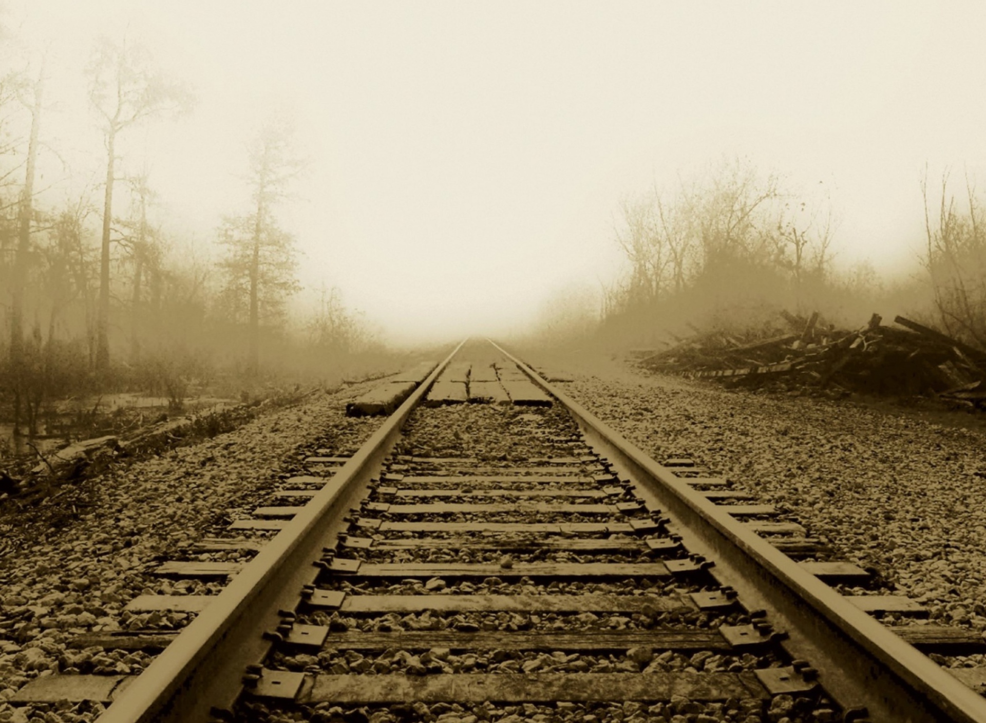 Обои Railway In A Fog 1920x1408