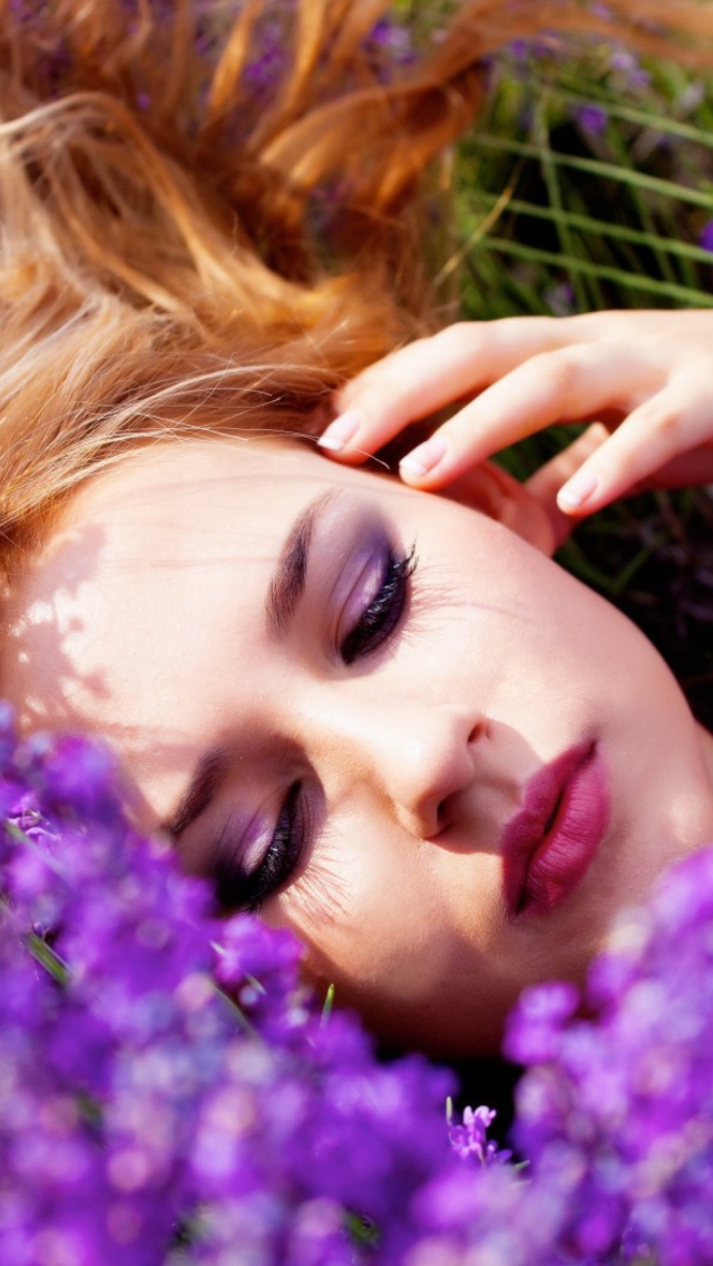 Fondo de pantalla Lavender Portrait 640x1136