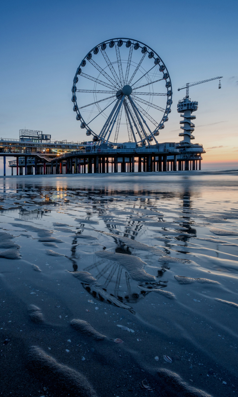 Обои Scheveningen Pier in Netherlands 768x1280