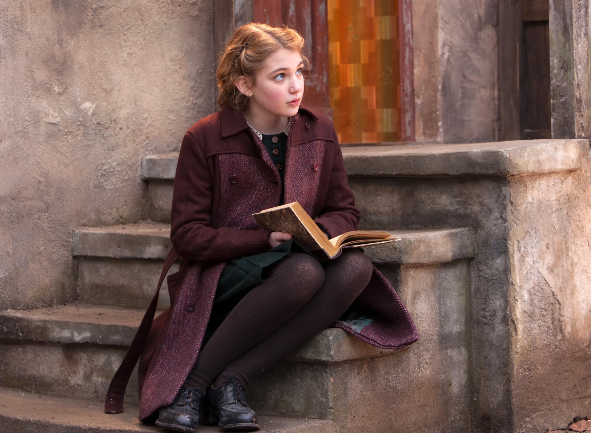 Sophie Nelisse In The Book Thief wallpaper 1920x1408