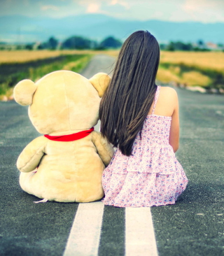 Girl And Her Bear - Obrázkek zdarma pro iPhone 5S