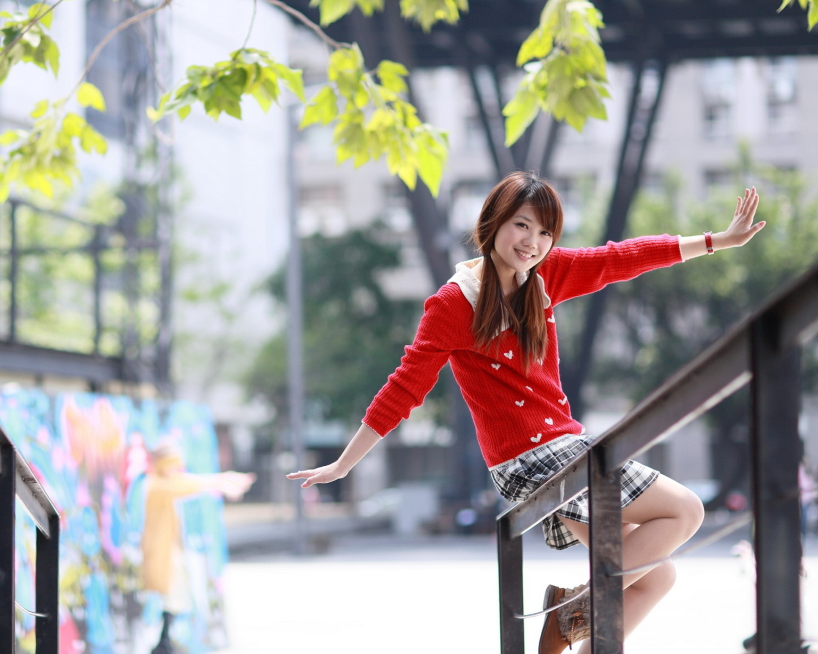 Обои Pretty Asian Girl In Red Jumper 1600x1280