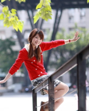 Fondo de pantalla Pretty Asian Girl In Red Jumper 176x220