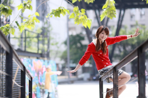 Fondo de pantalla Pretty Asian Girl In Red Jumper 480x320